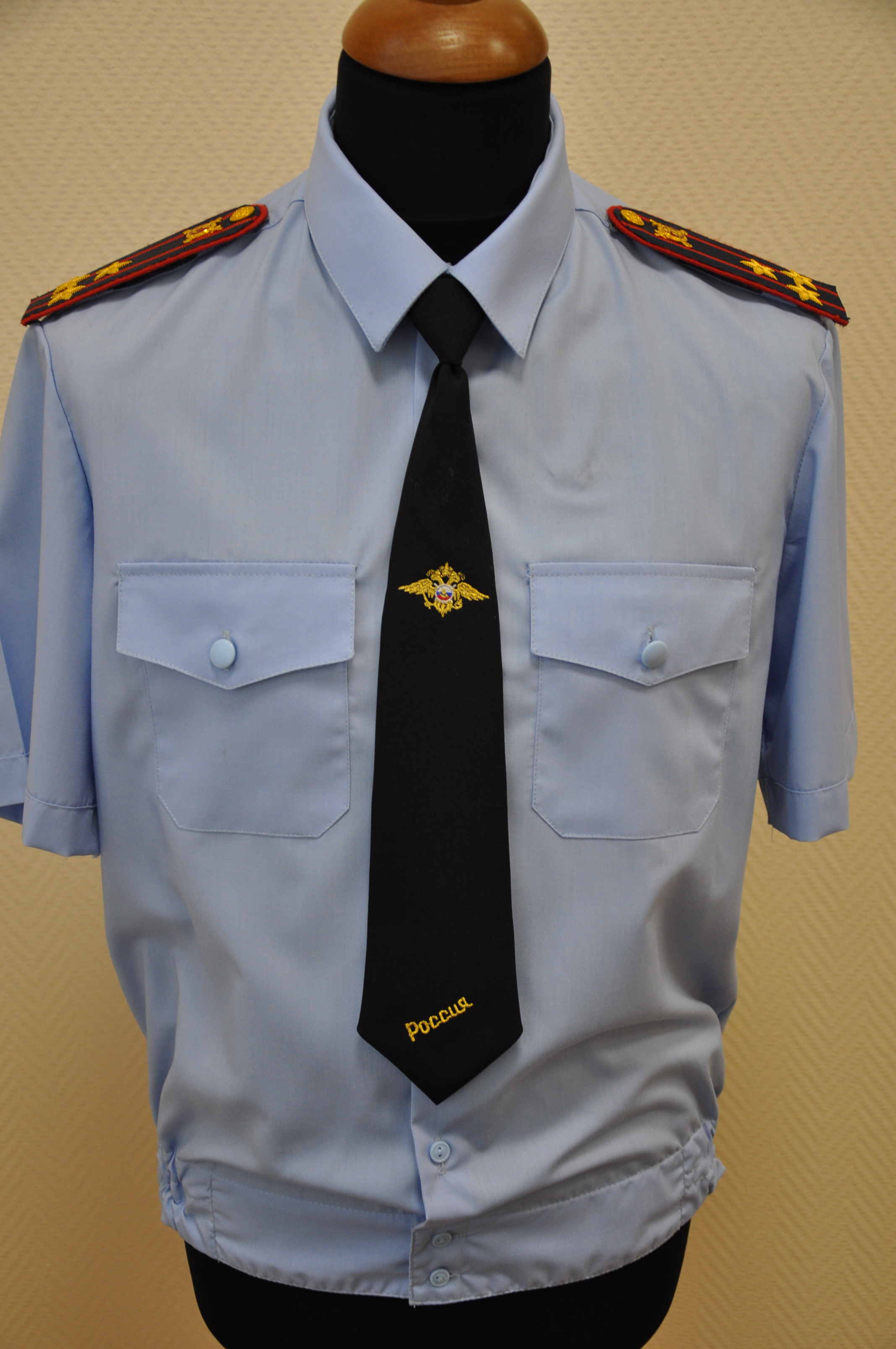 Голубая рубашка полиции